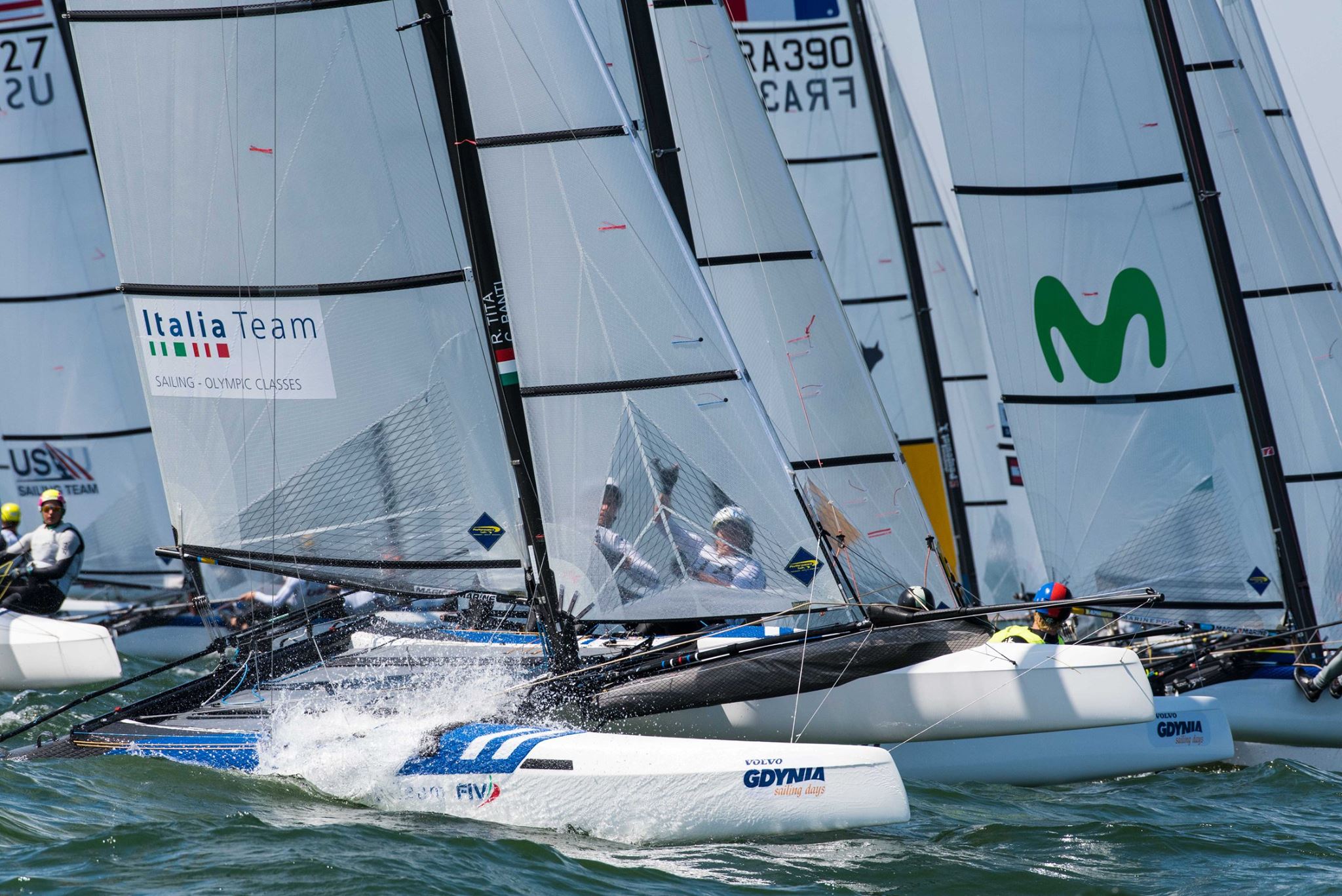 Ruggero Tita con Caterina Banti prendono il comando nella flotta dei Nacra 17 al Campionato Europeo, stop per meteo ai 49er